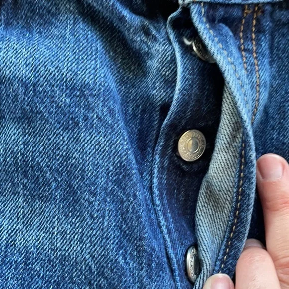 Levi’s 501 High Rise Raw Hem Shorts - Picture 3 of 6